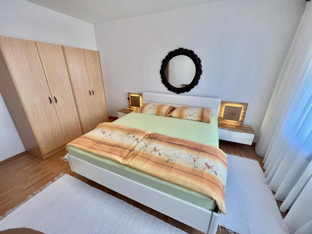 Apartments Jadranka Dramalj 0*,